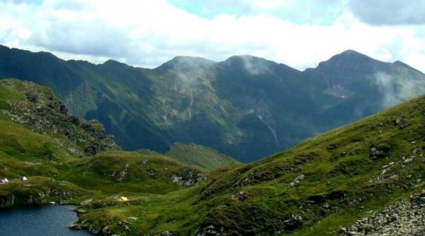 turistii izolati in zona masivului fagaras au fost cazati la o pensiune in zona nucsoara