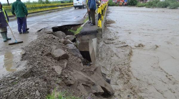 podul de la milisauti a fost inchis dupa ce a fost afectat de o viitura