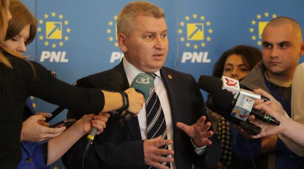 politistii se iau la harta cu liberalul roman