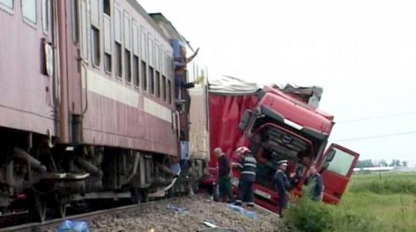 accident in teleorman un tir a fost spulberat de un tren patru persoane au fost ranite