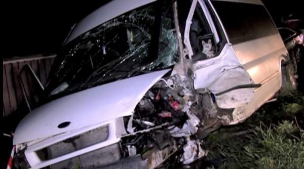 accident teribil de microbuz in vaslui sapte oameni intre care o gravida in 8 luni si doi copii au ajuns la spital