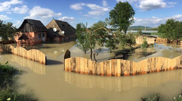 bani pentru localitatile distruse de inundatii