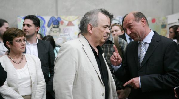 caderea in politica a intelectualilor idolatrie si iluzii spulberate