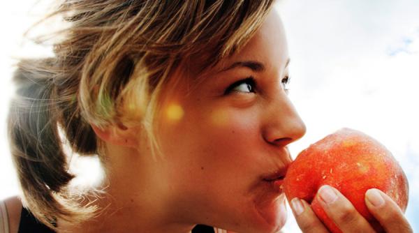 cura de vara cu piersici ne energizeaza si hidrateaza