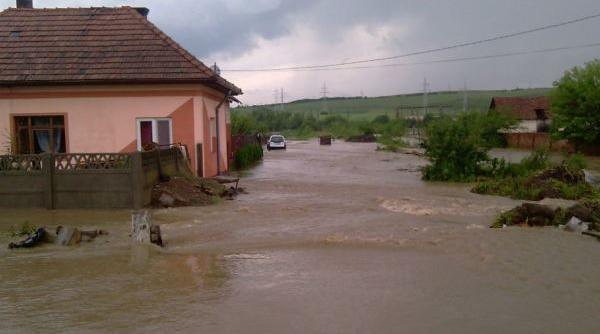 comunele afectate de inundatii din sibiu vor primi de la guvern aproape 3 milioane de lei