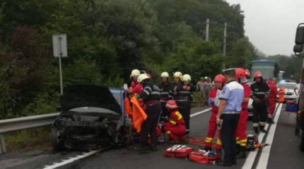 accident grav pe dn 1 trei persoane au fost ranite traficul rutier este blocat