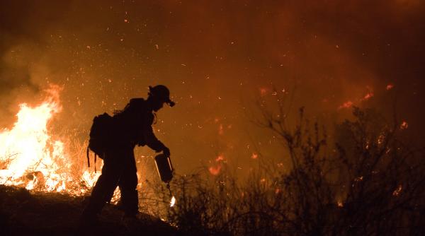 incendiul carr determina evacuari in nordul californiei