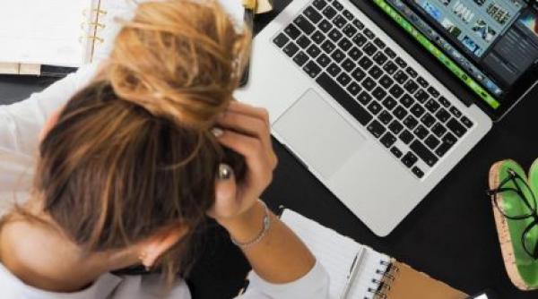 incredibil doua treimi dintre europeni sufera de stres cibernetic