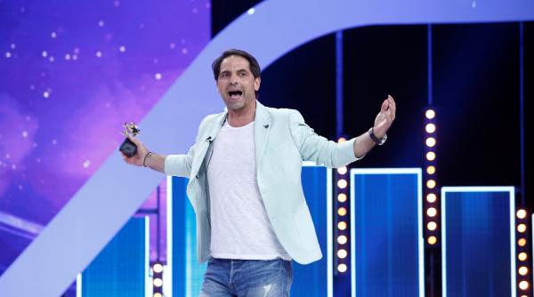 magie si dresura de caini teatru de papusi si acrobatii la bara intr o noua editie next star