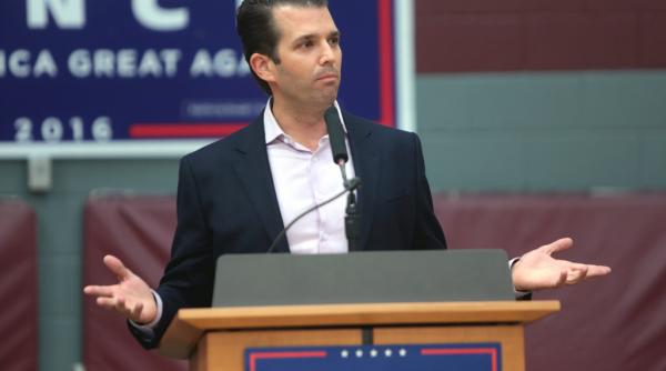 trump neaga ca ar fi stiut despre intalnirea dintre fiul sau si o avocata din rusia in timpul campaniei din 2016