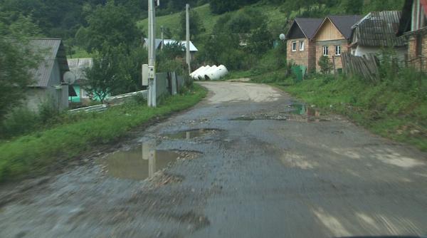 bisericile fortificate aparate de santurile din mijlocul drumurilor