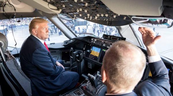 trump il acuza pe procurorul mueller de conflicte de interes