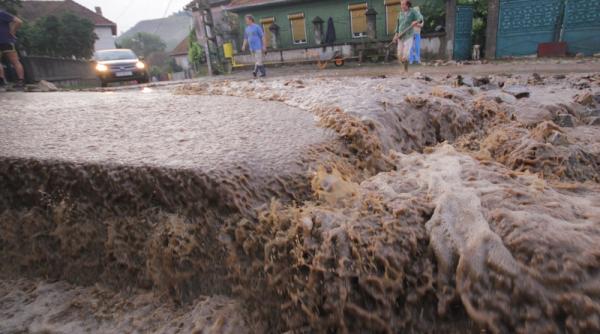 o femeie a murit dupa ce a fost surprinsa de o viitura in satul basarabasa