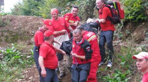 salvamontistii au recuperat un cioban care a ramas paralizat la peste 2 200 de metri altitudine