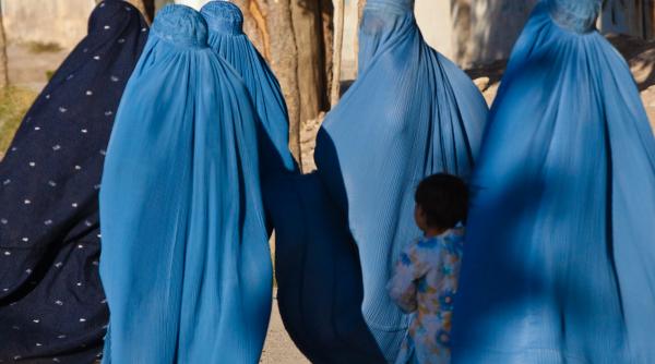 interdictia de a purta burqa a intrat in vigoare in danemarca