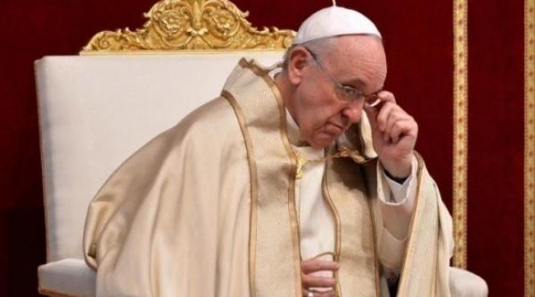 papa francisc a criticat tendinta societatii actuale de a idolatriza cariera frumusetea superficiala si banii