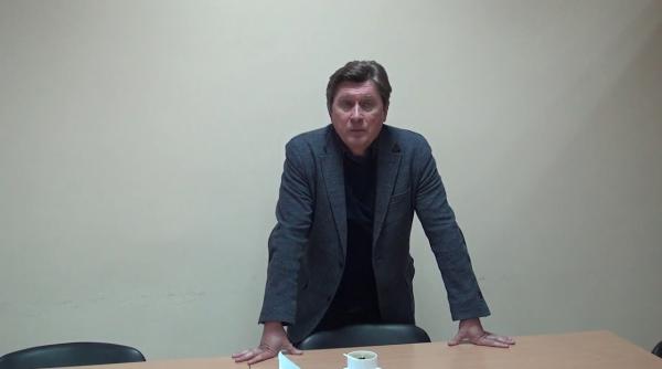 sbu ii vaneaza pe cetatenii romani