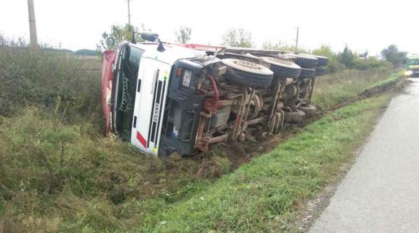 accident grav in bistrita doi copii au fost raniti in urma impactului intre un tir si o masina