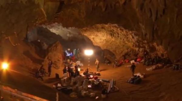 tinerii thailandezi salvati dintr o pestera inundata au pararsit templul budist in care s au rugat 11 zile