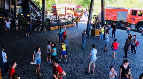 alerta intr un complex comercial din constanta peste 100 de persoane evacuate din cauza unui incendiu