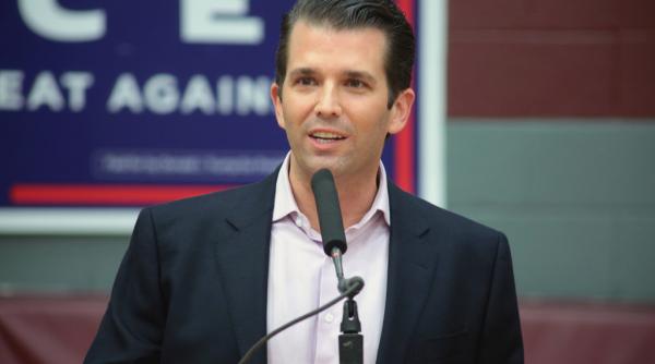 donald trump a afirmat ca fiul sau s a intalnit cu un rus pentru a afla informatii despre clinton