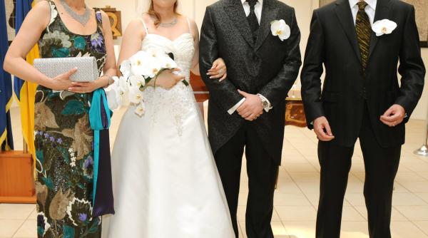 familia blaga se intoarce si in afaceri pe bani publici