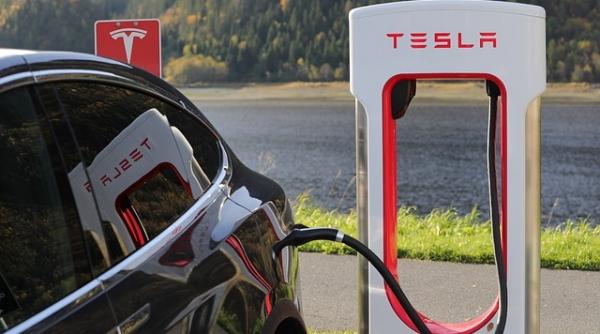 arabia saudita a cumparat o participatie de pana la 5 in tesla