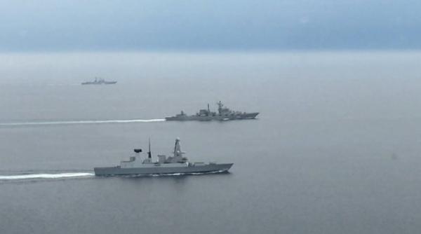 nave de razboi rusesti escortate de un distrugator britanic in canalul manecii