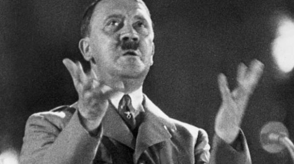 un politician indian a aparut in parlament costumat in hitler