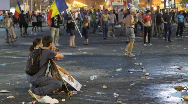 dosar penal pentru ultraj si sustragerea unei arme dupa incidentele din piata victoriei