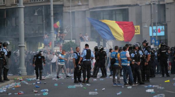 jandarmeria capitalei un cutit a fost gasit asupra unui tanar aflat in zona pietei victoriei