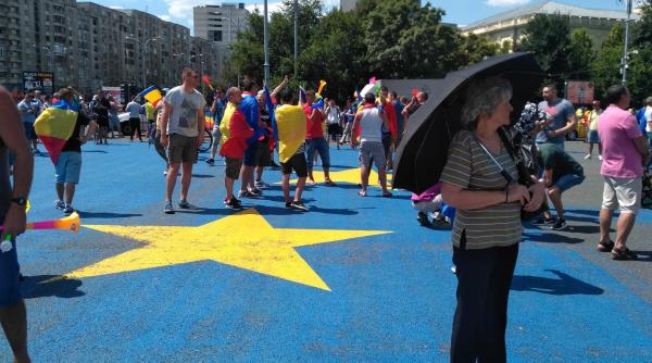o noua zi de proteste 1000 de persoane s au strans in piata victoriei
