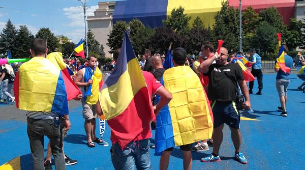protest piata victoriei peste 5 000 de persoane la protestul din bucuresti in piata a ajuns si ludovic orban