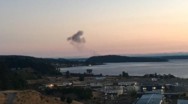 un angajat al aeroportului din seattle a furat un avion dupa care s a prabusit in mare