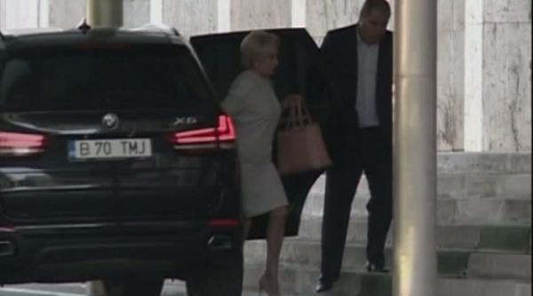 premierul viorica dancila si a scurtat concediul