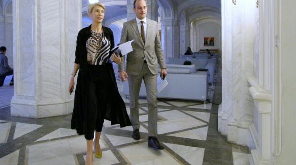 pnl usr si pmp au depus solicitarea de convocare a camerei deputatilor in sesiune extraordinara