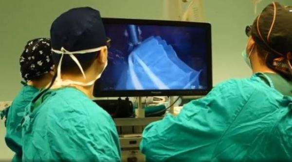 premiera in romania filmul interventiei chirurgicale de pieloplastie laparoscopica cu pielolitotomie video