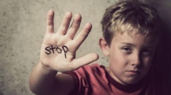 caz socant in sua o ancheta acuza peste 300 de preoti de pedofilie