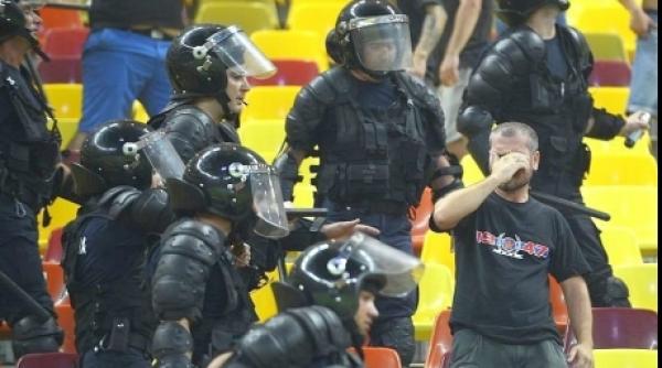 jandarmii care asigura ordinea publica la meciul fcsb hajduk split recomanda suporterilor sa nu se implice in incidente