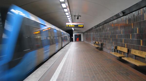 soc in capitala politia cauta un barbat care a pulverizat spray iritant lacrimogen in metrou