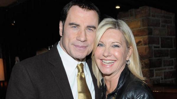 olivia newton john si john travolta s au reunit pentru cea de a 40 a aniversare a musicalului grease