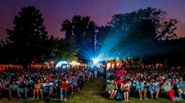 filme nominalizate si premiate la globurile de aur cannes cesar si oscar la cinema in aer liber