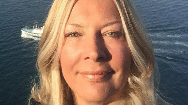 o femeie a supravietuit 10 ore in mare datorita cursurilor de yoga si muzicii