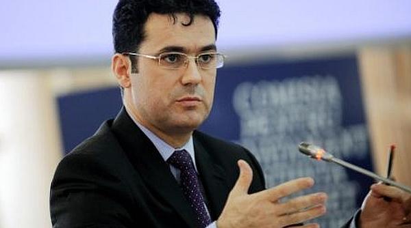 pricopie despre declaratiile lui dragnea mi se par desprinse de agenda publica a romaniei