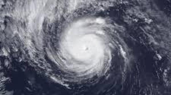 uraganul lane a ajuns la intensitate maxima in timp ce se indreapta spre hawaii