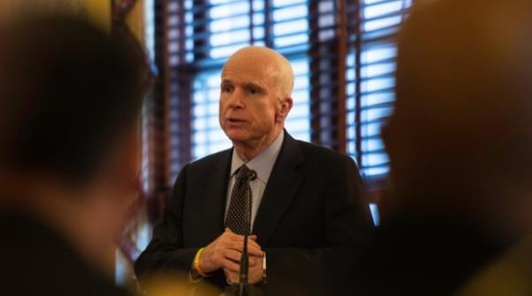 lumea politica ii aduce un omagiu senatorului american john mccain