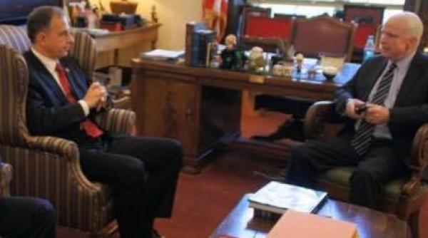 mircea geoana john mccain un titan al politicii americane