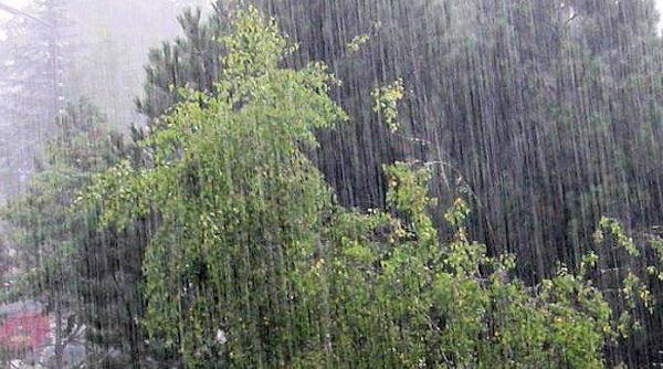 avertizare de averse si descarcari electrice in localitati din zona moldovei marti dupa amiaza