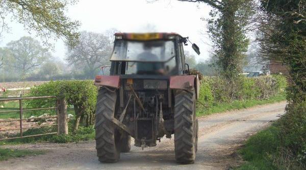 caz socant la galati o fetita de 12 ani a fost accidentata de un tractorist baut si fara permis