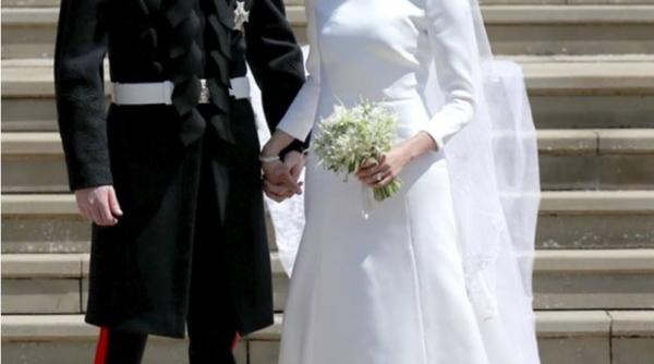 tinutele de nunta purtate harry si meghan prezentate intr o expozitie